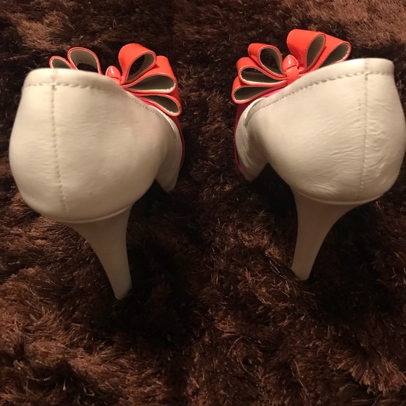 Multi color Cute Heels Like New Worn twice - Picture 3 of 3